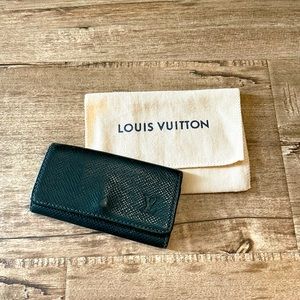 Louis Vuitton Green Taiga Leather 4 Key Holder Case